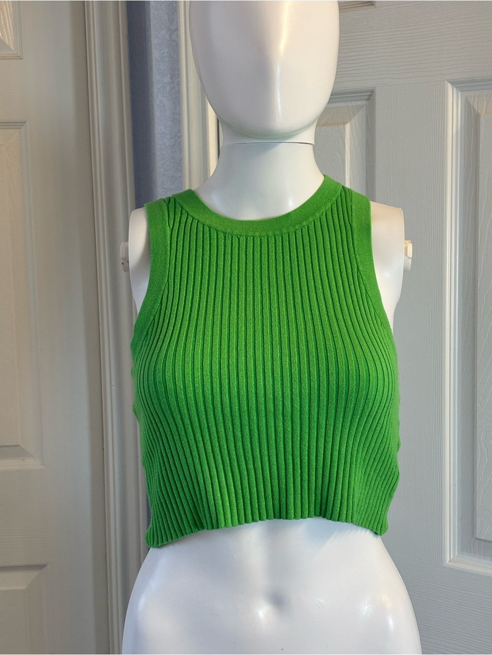 H&M Divided Bright Green Ribbed Crop Tank Size Medium
